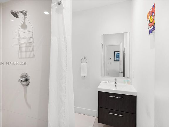 4th image of 5445 Collins Ave #Ts11