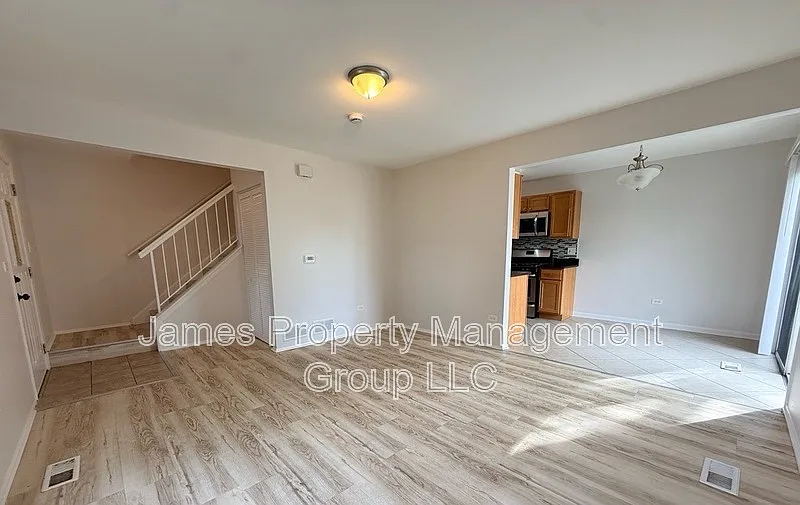 2 bed, 1.5 bath, 1200 sqft, $2,175 — Photo 2
