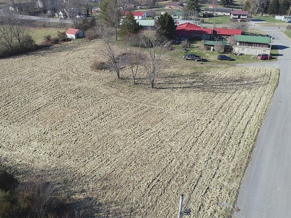 1st image of 136 Saint George Ln