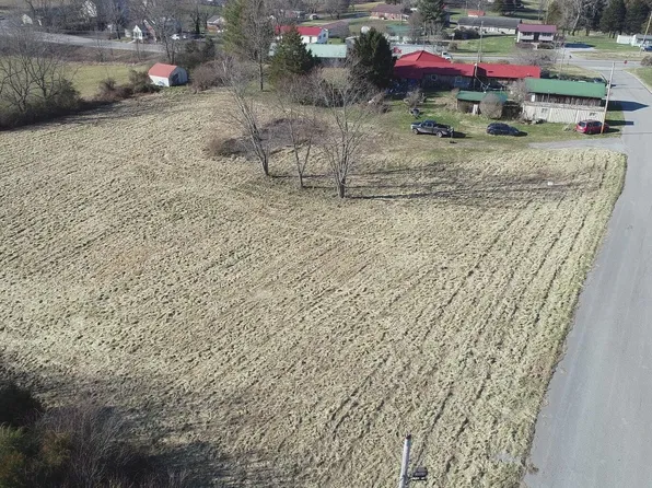 136 Saint George Ln, Harrogate, TN 37752