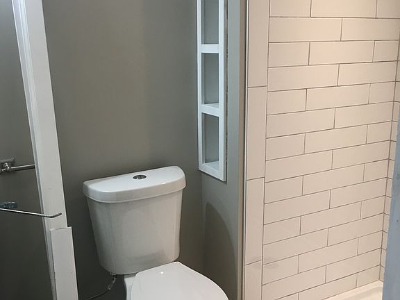 3rd image of 1715 Hamlet Dr