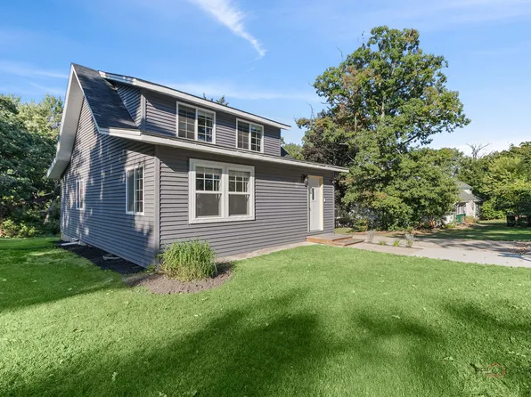 68 E Lakeview Ave, Round Lake Beach, IL 60073