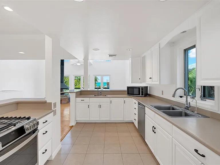 4051 Shell Rd — Photo 16