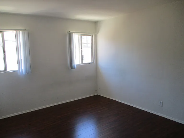 1350 N Crescent Heights Blvd — Photo 10