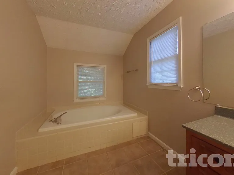 1516 Maple Ridge Dr — Photo 8