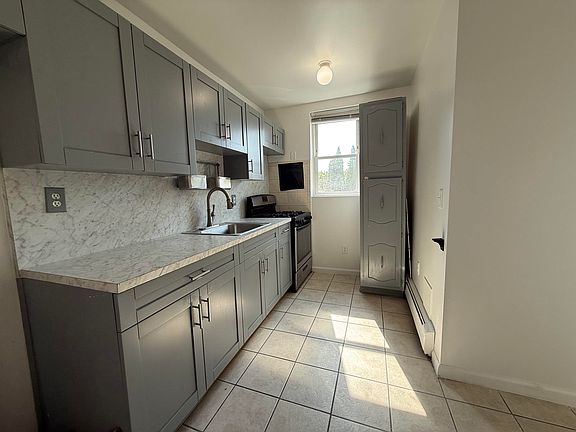 2nd image of 217 Cliff St #3