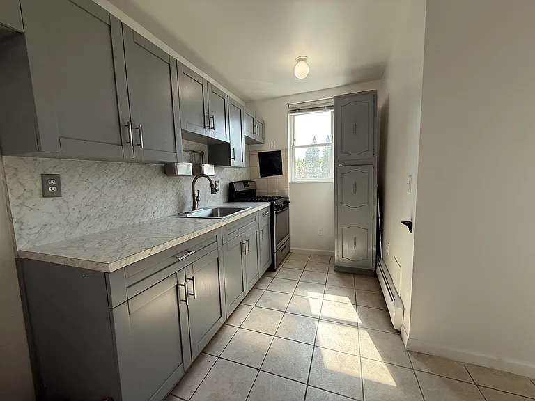 217 Cliff St #3 — Photo 2