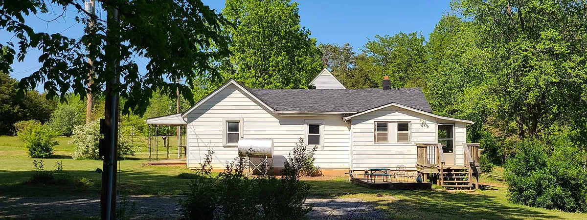Building Photo - 2061 W Sunrise Dr