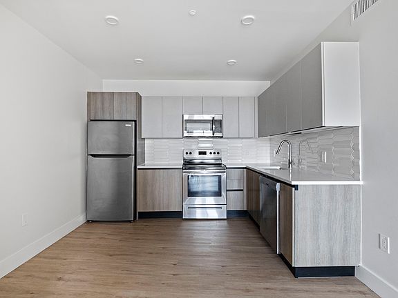 5th image of 143 Summit Ave #601