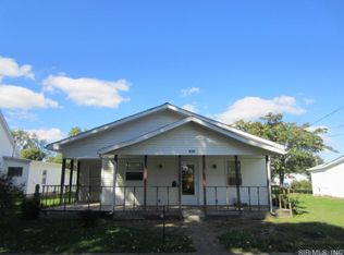 926 Locust St, Carrollton, IL 62016