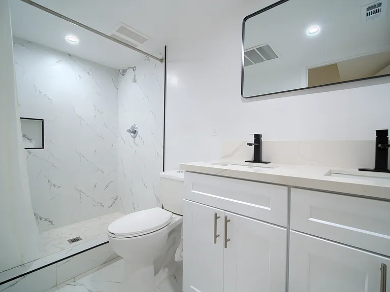 801 E 84th Pl — Photo 7