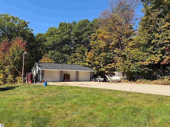 5th image of 3401 N Hilbrand Rd