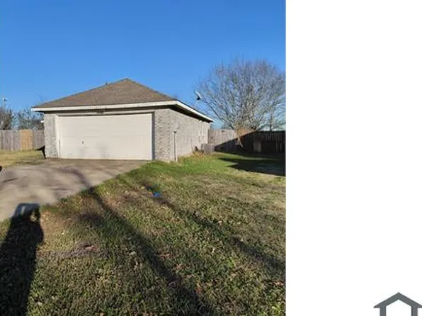 1415 S Medora St, Terrell, TX 75160