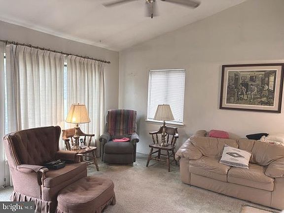 5th image of 77 Cedarwood Ct