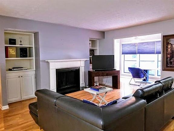 3rd image of 1203 Summit North Dr NE