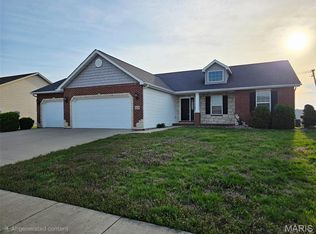 908 Indian Prairie Dr, Mascoutah, IL 62258