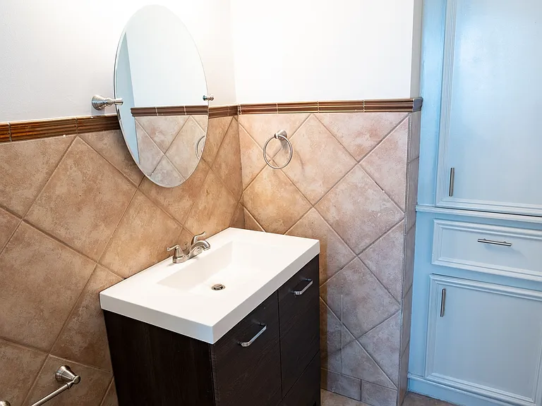 Carrolton Apartments — Photo 29
