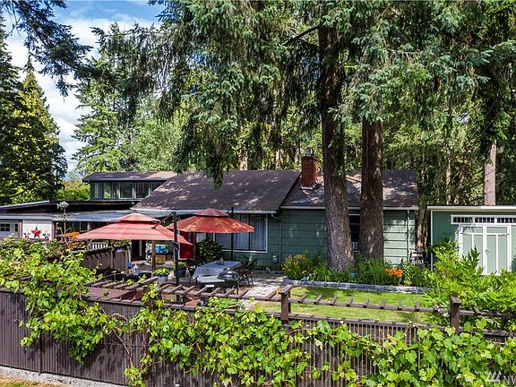 5th image of 10511 Interlaaken Dr SW