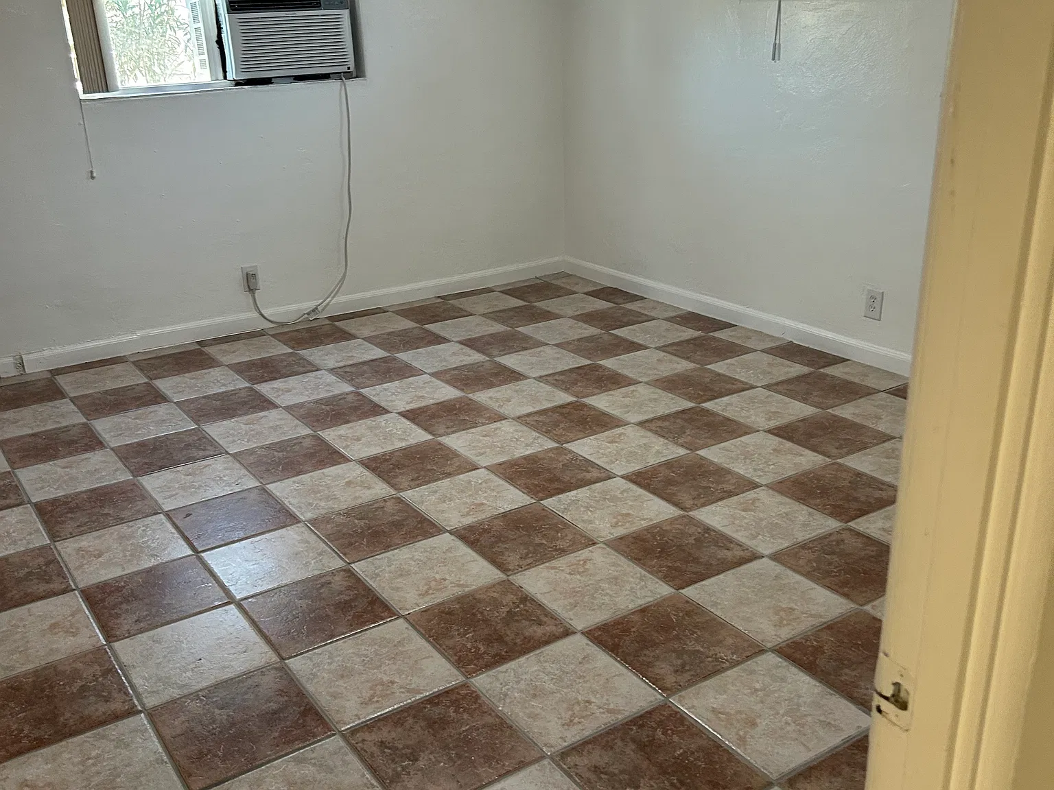 3 bed, 1800 sqft, $1,800 — Photo 4