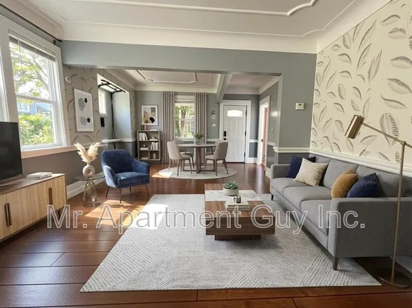237 Ottawa St S, Hamilton, ON L8K 2E7