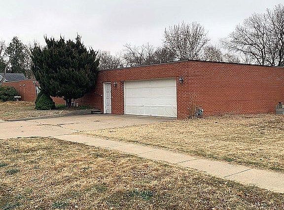 3rd image of 102 Cherry Ave
