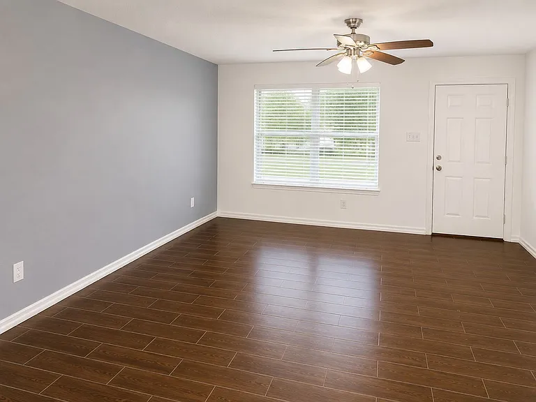 203 W Willow St — Photo 7