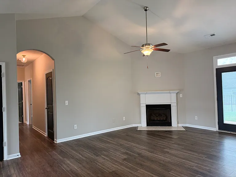 143 Stonegate Dr — Photo 3