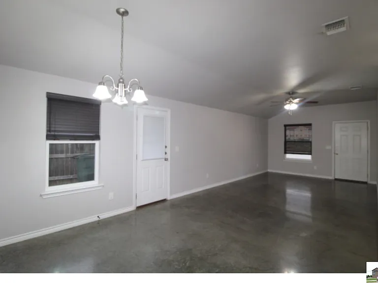 300 Lowes Blvd #B — Photo 7