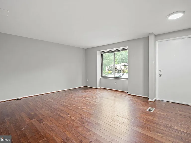 5863 Jacksons Oak Ct — Photo 3