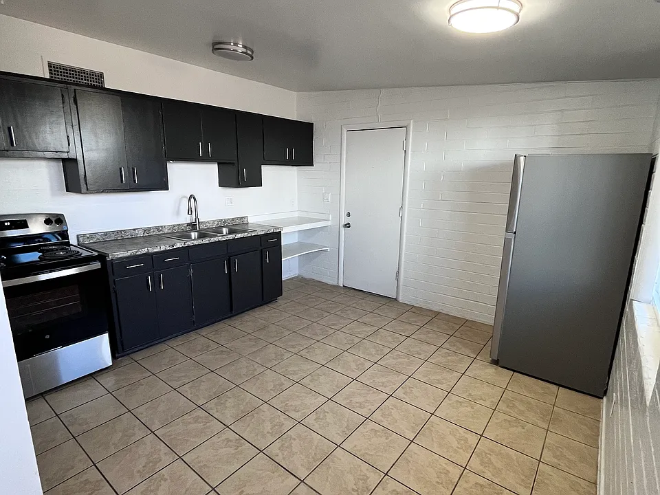 3240 N Geronimo Ave #7
