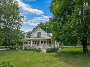 6 McCatharn Rd, Clinton Twp, NJ 08833