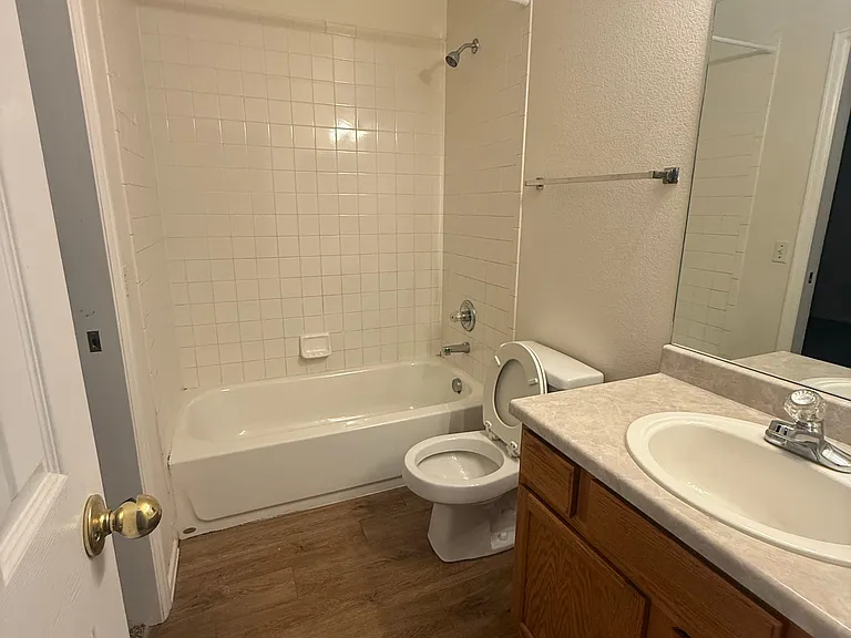 323 Ellers Grv — Photo 10