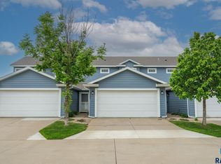 5403 W Oakcrest Pl, Sioux Falls, SD 57107