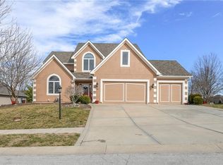 2104 Ridgeview Dr, Leavenworth, KS 66048