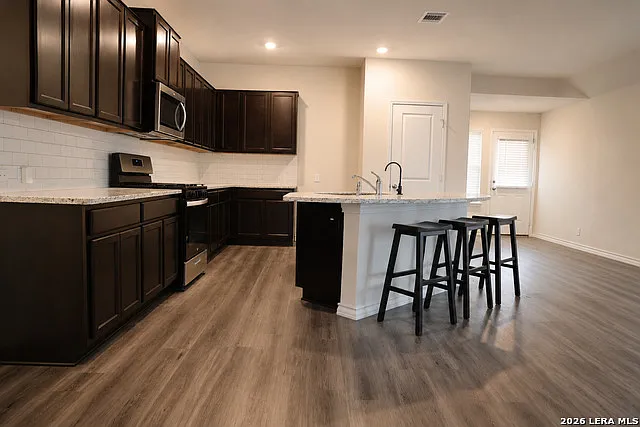 4 bed, 2.0 bath, 1884 sqft, $2,000 — Photo 3