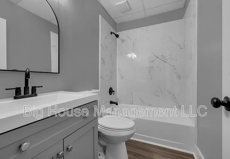 339 E 25th St #1 — Photo 17