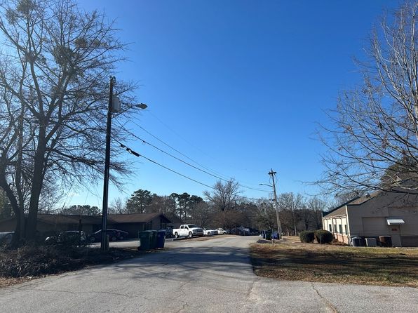 105 Chesterfield Ct, Greenwood, SC 29646