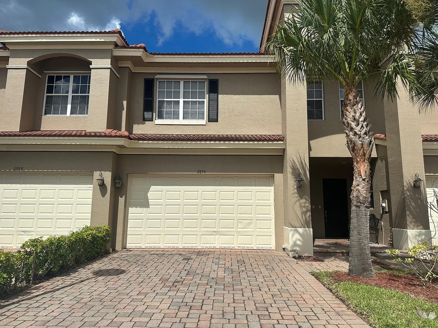 3 bed, 2.5 bath, 2198 sqft, $2,700 — Photo 2