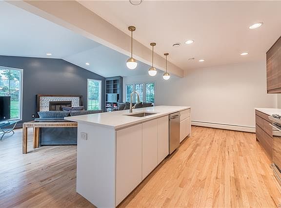 2nd image of 3904 Cottontail Ln