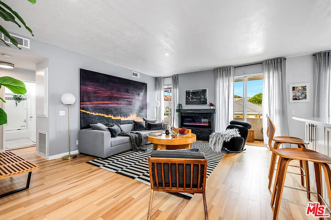 2 bed, 2.0 bath, 1130 sqft, $2,995 — Photo 4