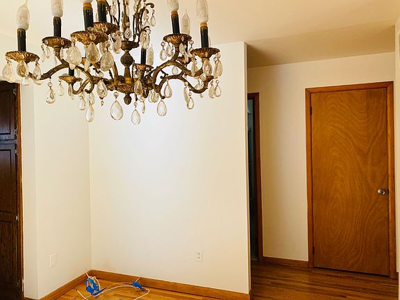 5th image of 126 Quinlan Ave Floor 1
