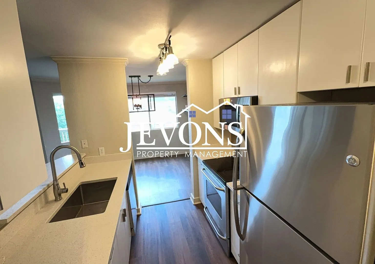 Available Now - 2BR/1.5BA Condo in Kirkland — Photo 4