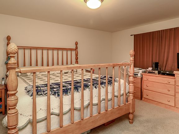 4th image of 25410 33rd Avenue Ct E