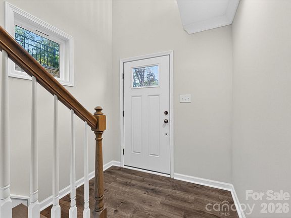 4th image of 332 Hastings Run Dr