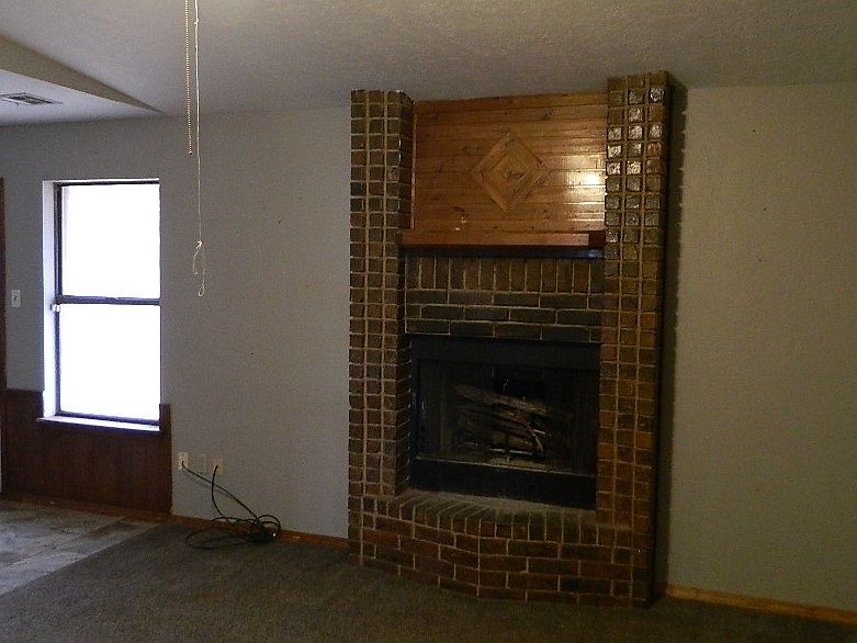 2nd image of 105 SE Trenton Rd