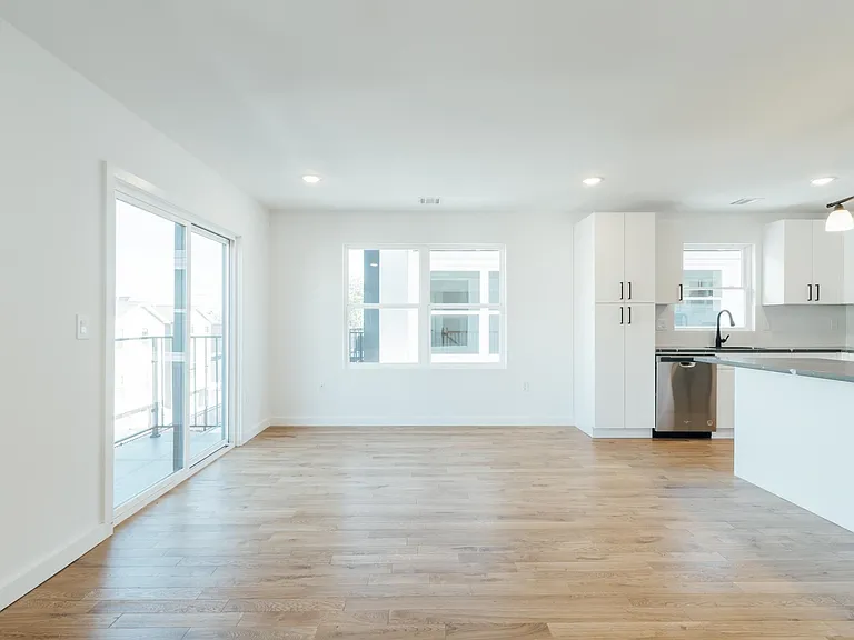 746 Seaport Dr #2 — Photo 10