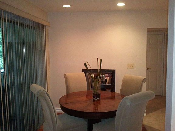 Dine-in Kitchen (view 1)