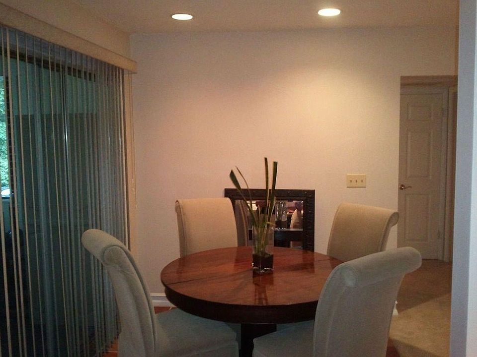 Dine-in Kitchen (view 1)