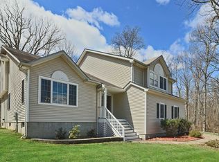 39 Hollyberry Dr, Hopewell Junction, NY 12533