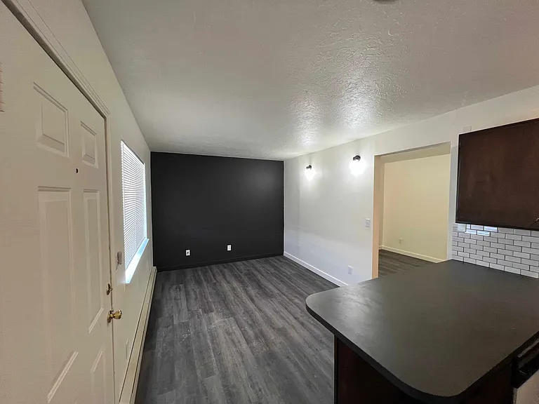 Studio West Apartments — Photo 26